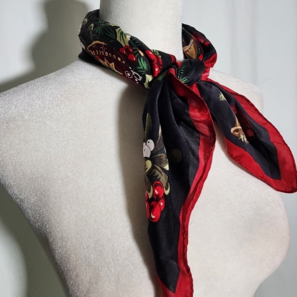Source Unknown Festive Wreath Scarf - Red and Green
